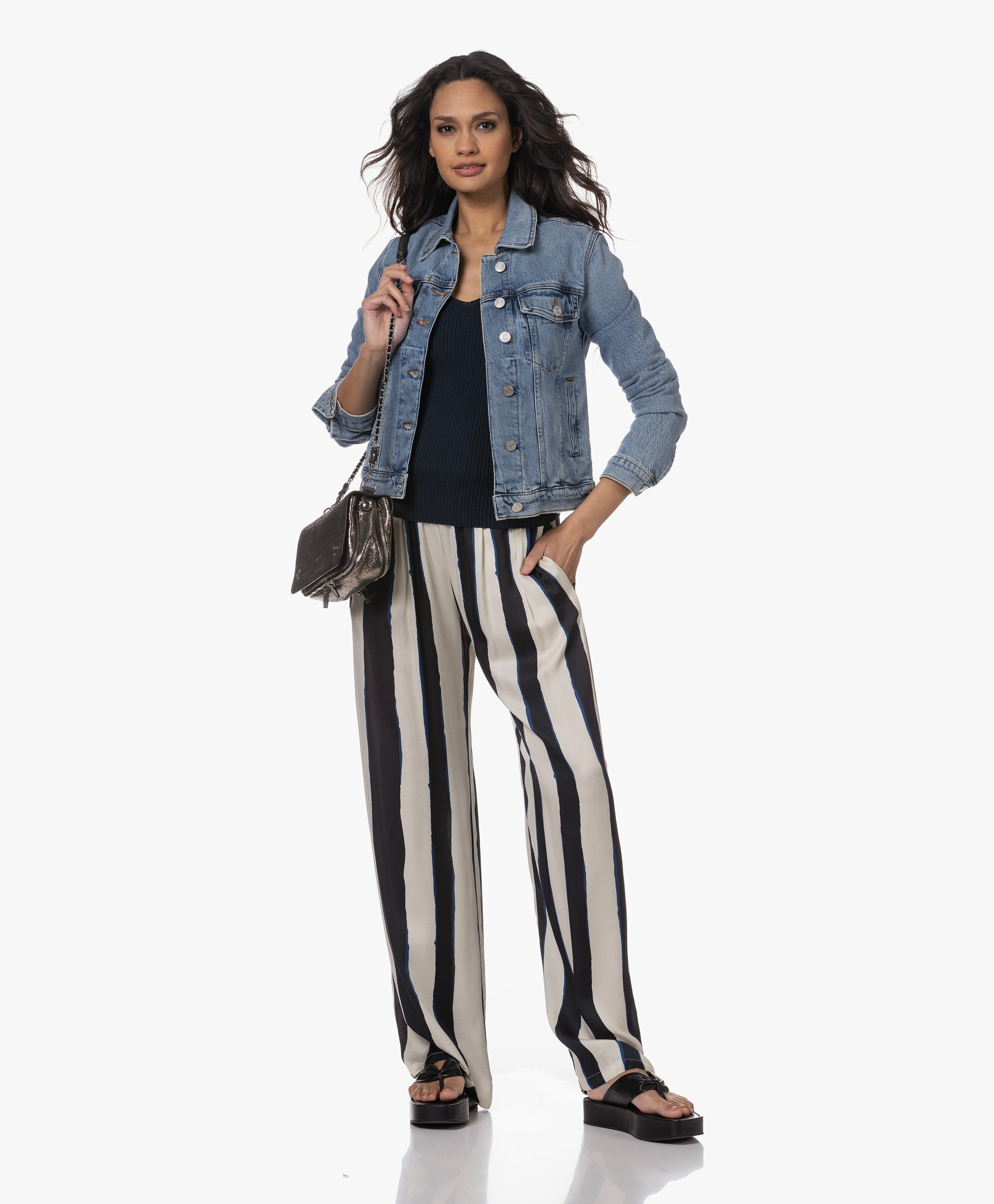 LOOK-548813