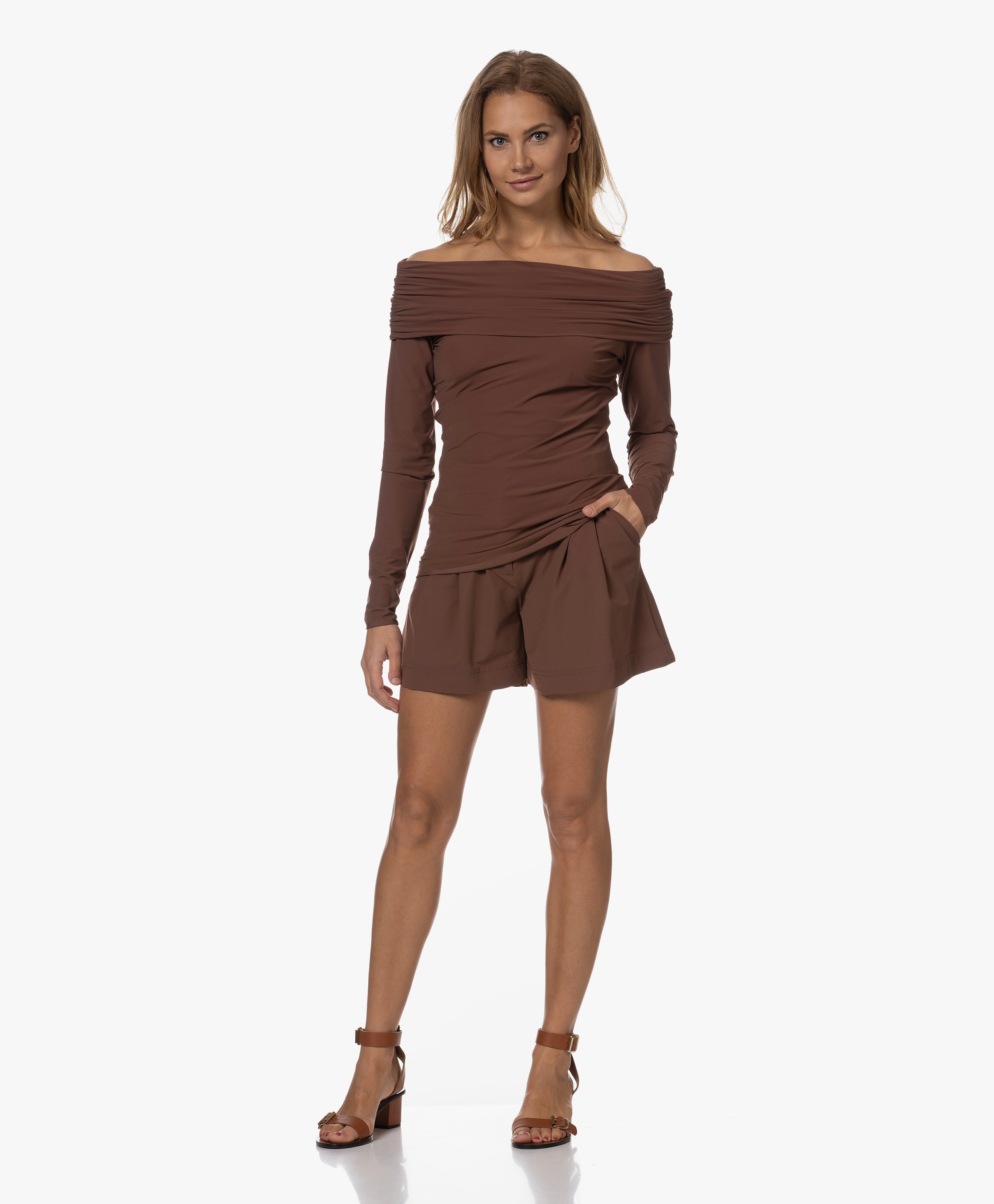 Hitomi Off-shoulder Travel Top