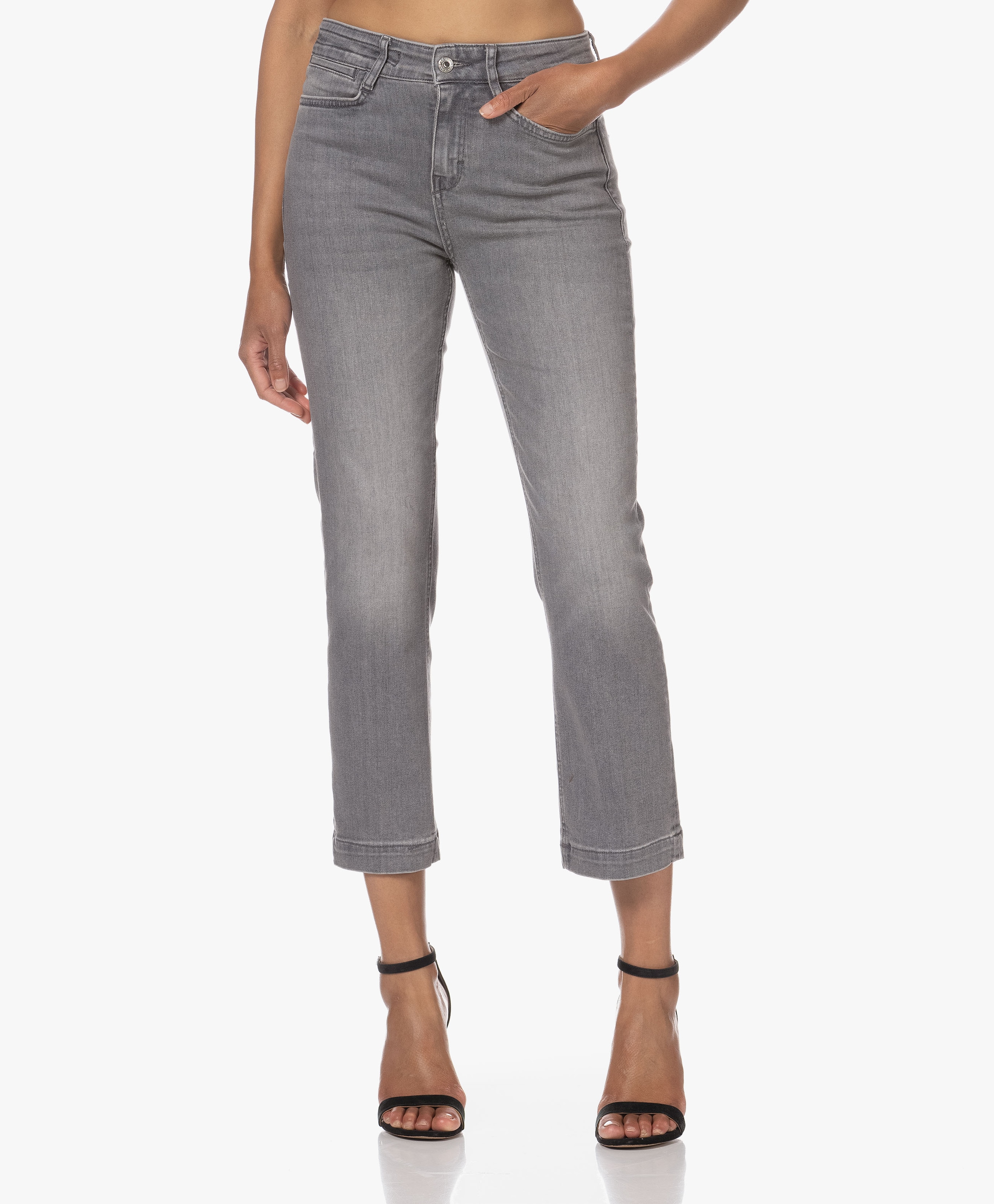 Speak Straight Cropped Jeans