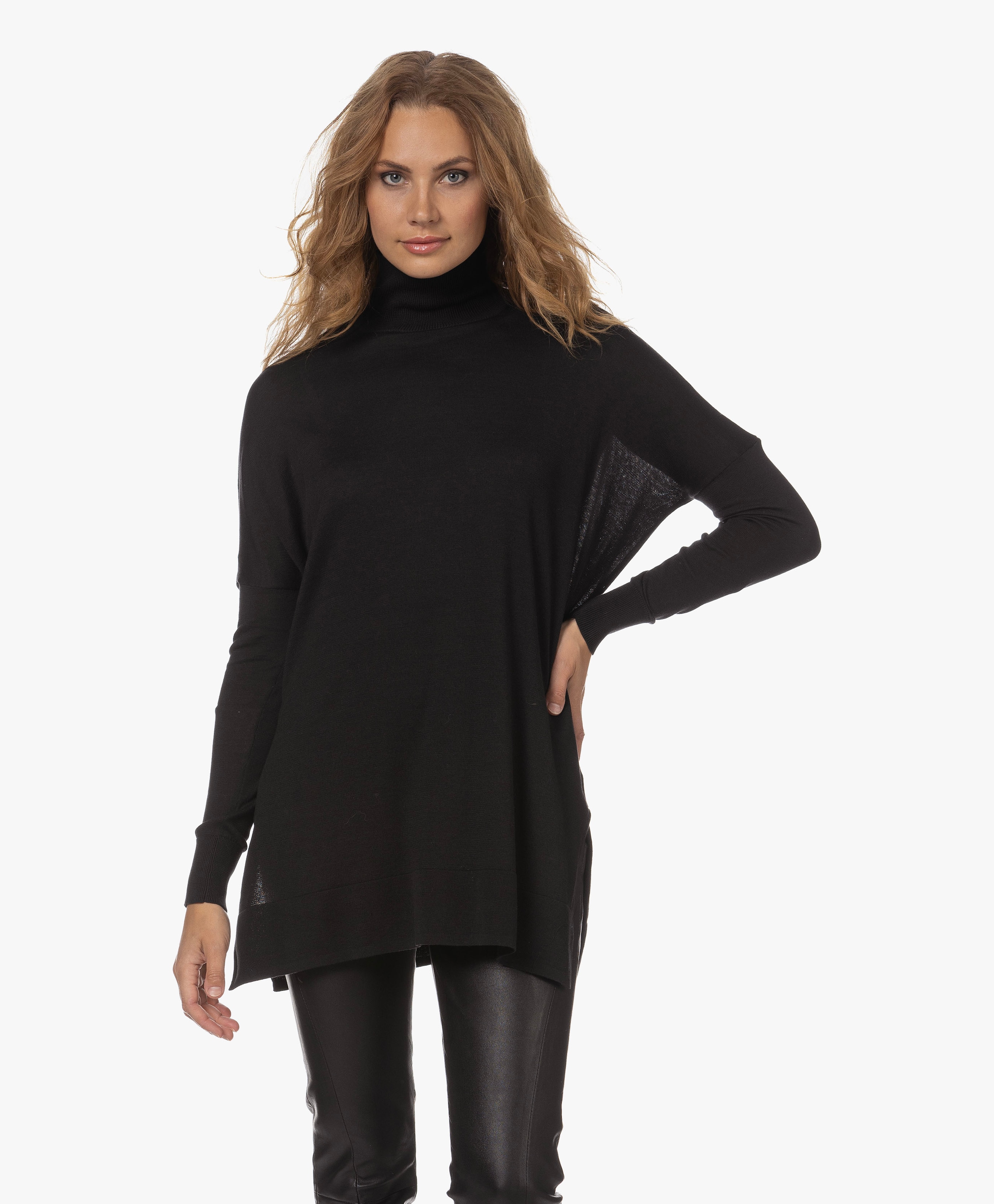 Tsuru Oversized Turtleneck Pullover