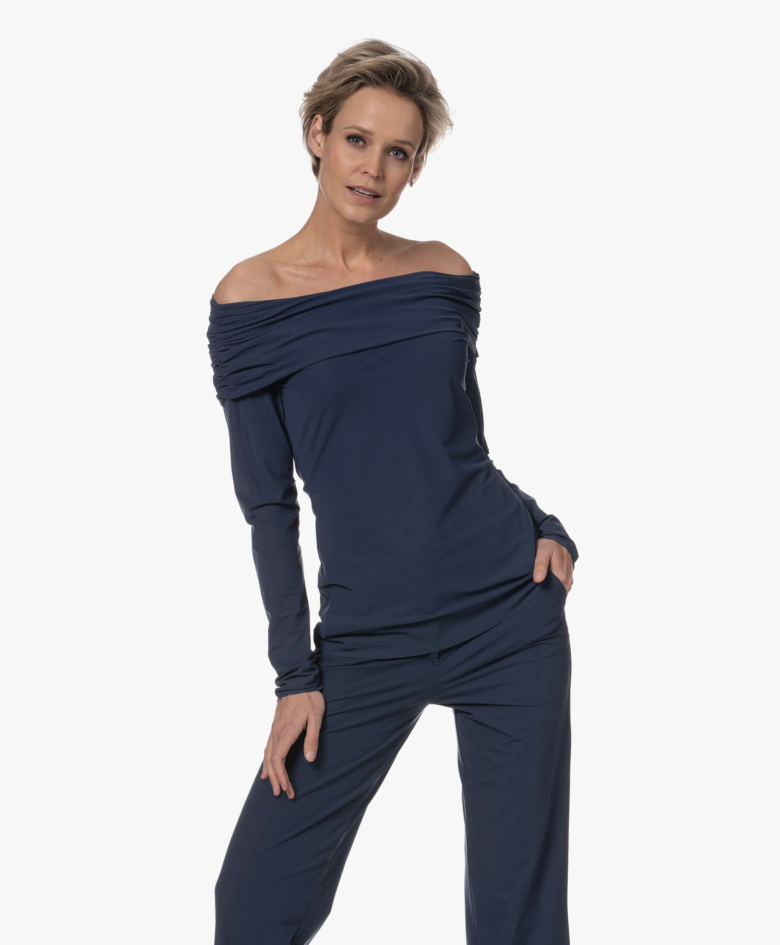 Hitomi Off-shoulder Travel Top