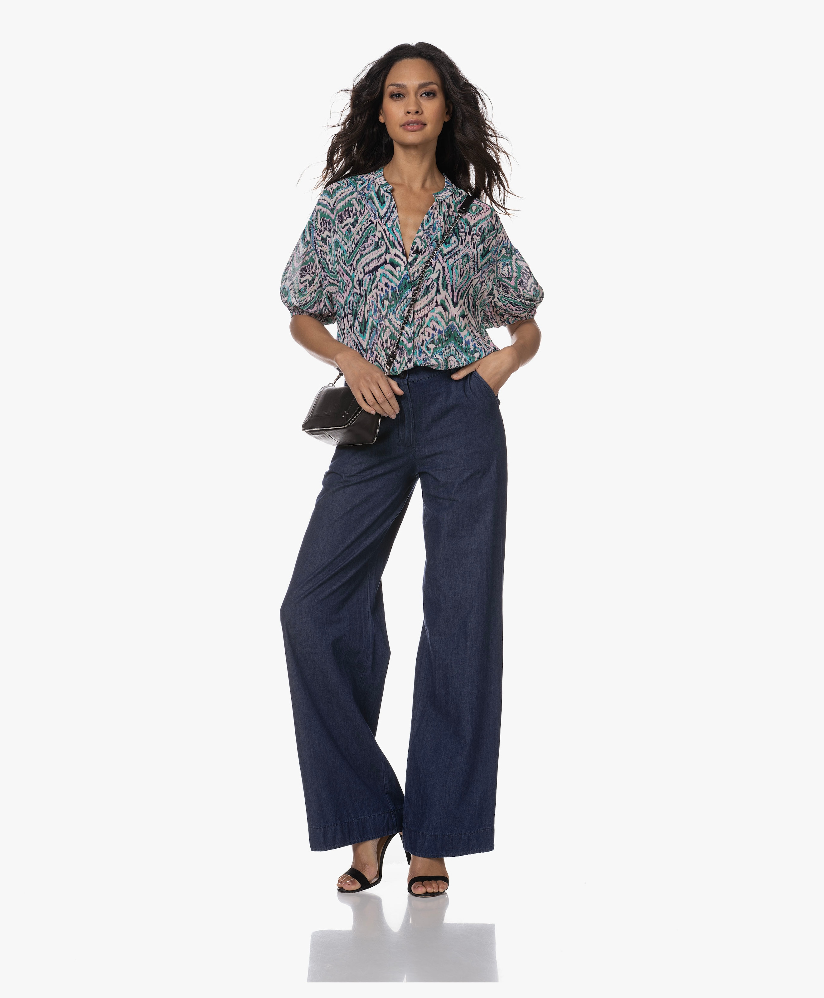 LOOK-540946