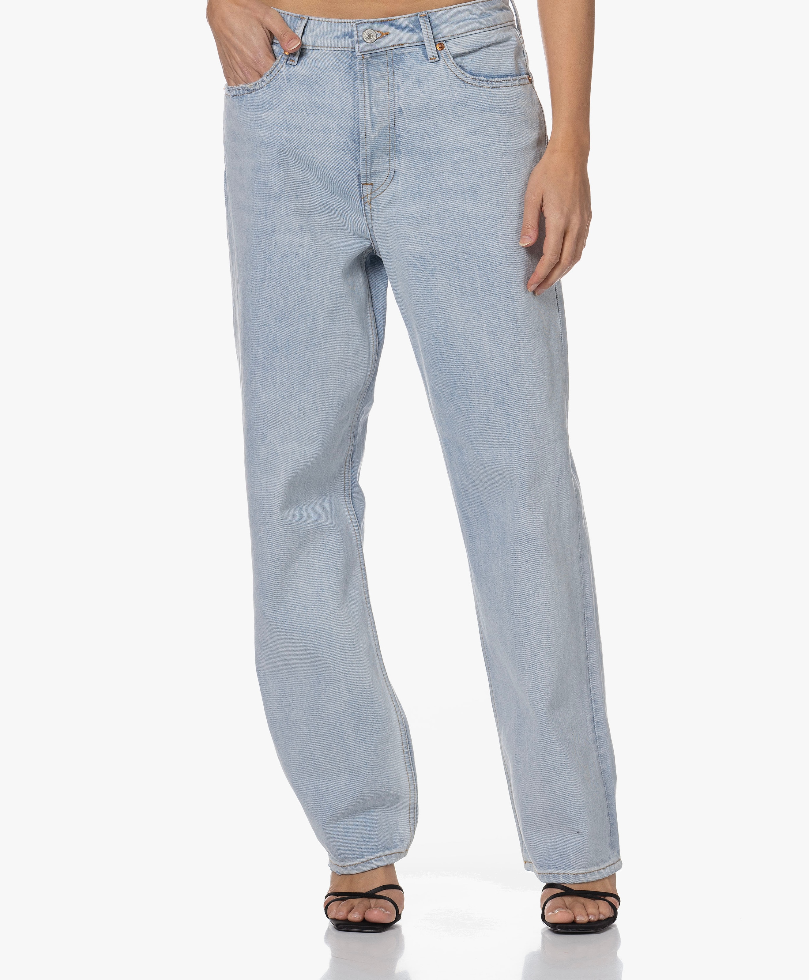 Sakura Low-rise Boyfriend Jeans